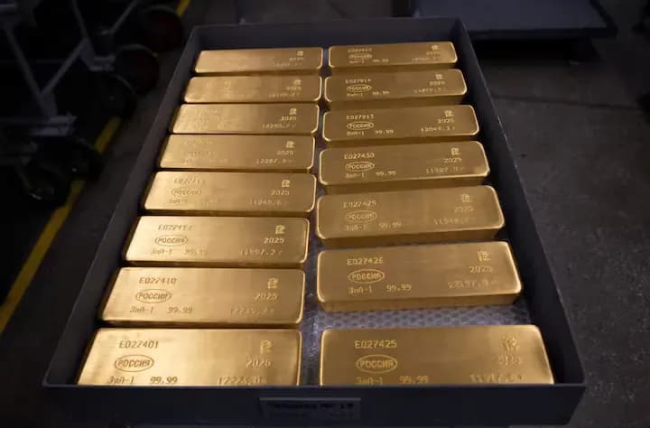 Gold pauses decline after two-month low as traders weigh US Fed move